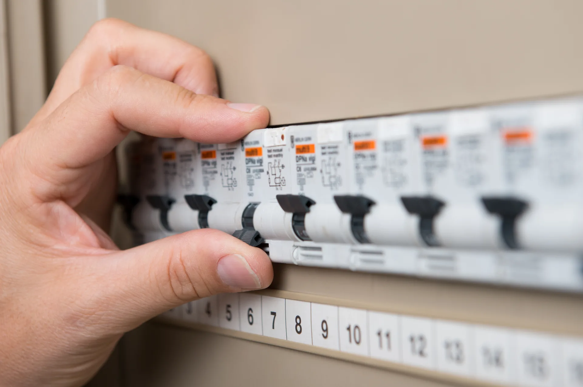 Electrician Gillieston Heights, licensed electricians serving Gillieston Heights